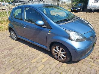 krockskadad bil auto Toyota Aygo 5 deurs 2009/2