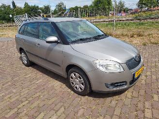 uszkodzony samochody osobowe Skoda Fabia 1.6i 16V Tour Combi Nieuwe apk 2009/9