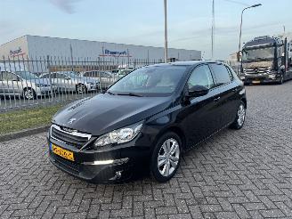 Schadeauto Peugeot 308 1.2 VTI  Active Clima 2013/9