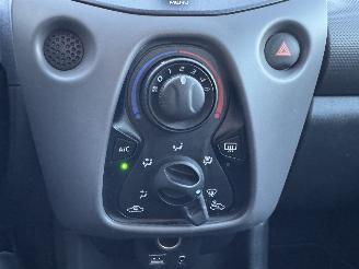 Peugeot 108 1.0 53kw AIRCO picture 16