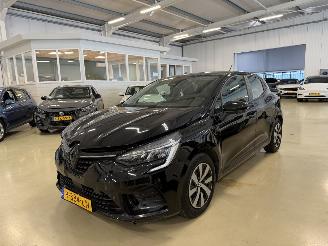 Schadeauto Renault Clio 1.6 E-Tech Hybrid 145 Equilibre 2022/10