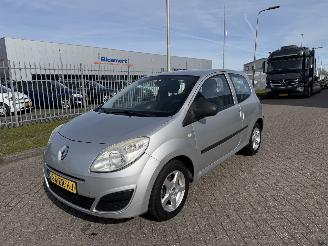 Schadeauto Renault Twingo 1.2 Athentique AIRCO 2008/5