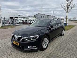 Unfallwagen Volkswagen Passat 1.6 TDI 88Kw DSG Clima - Navi 2017/9