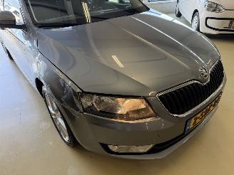Skoda Octavia 1.2 TSI 77Kw Clima - Navi picture 20