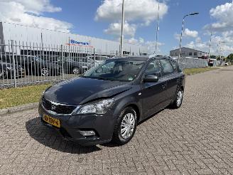 Vaurioauto  passenger cars Kia Cee d Sporty wagon 1.4 CVVT 77Kw AIRCO 2012/2