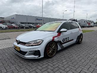 krockskadad bil auto Volkswagen Golf 2.0 GTI Performance 245PK 2017/1