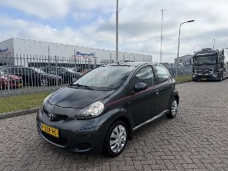 damaged passenger cars Toyota Aygo 1.0 50Kw AIRCO 2011/1
