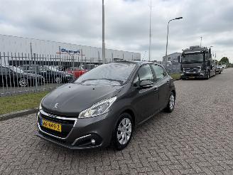 Unfallwagen Peugeot 208 1.6 HDI 74Kw Navi - Airco 2017/12