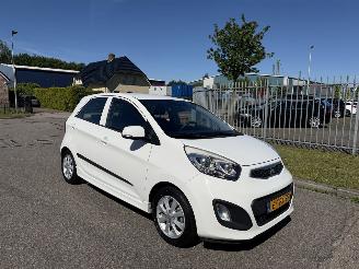 Damaged car Kia Picanto 1.2 CVVT 63Kw  AIRCO 2014/2