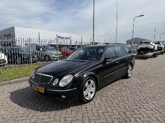 krockskadad bil auto Mercedes E-klasse E350 Avantgarde 2005/12