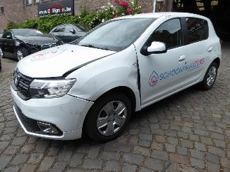 krockskadad bil auto Dacia Sandero Laureate 2019/8