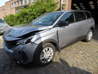 krockskadad bil auto Peugeot 5008  2024/7