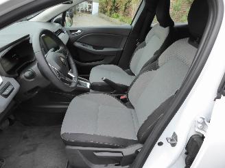 Renault Clio Evolution Hybrid automatic picture 16