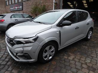 krockskadad bil auto Dacia Sandero Essential 2023/10