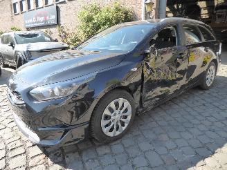 krockskadad bil auto Kia Cee d Sportwagon 2023/10