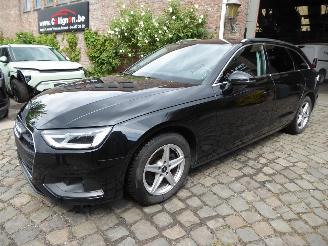 Voiture accidenté Audi A4 Avant 35 TFSI 2023/6