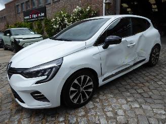skadebil auto Renault Clio Techno 2023/8