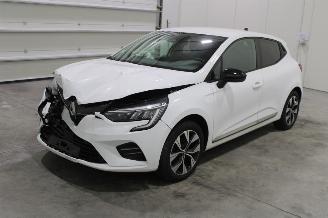 Vaurioauto  passenger cars Renault Clio  2023/1
