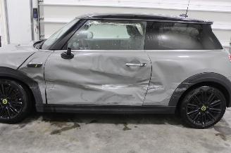 Mini Cooper SE picture 5