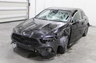 krockskadad bil auto Mercedes A-klasse A 180 2023/11