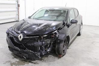 krockskadad bil auto Renault Clio  2021/8