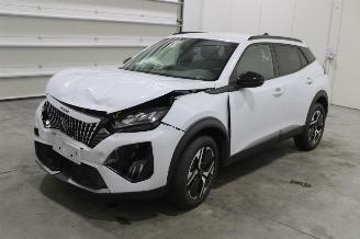 damaged passenger cars Peugeot 2008  2024/11