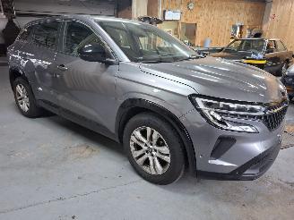 Vaurioauto  passenger cars Renault Austral AUSTRAL 2024 12TCE HYBRIDE TERUG VAN DIEFSTAL 2024/6