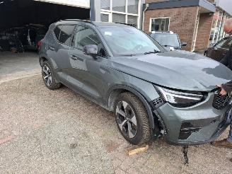 Vaurioauto  passenger cars Volvo XC40 CX 40 2.0 2025 BENZINE MILD HYBRIDE B3 163  LEER PANO FULL 2025/6