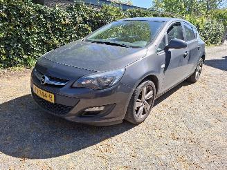Schadeauto Opel Astra Astra 1.4 Hatchback airco  inruiler165000km 2014/1