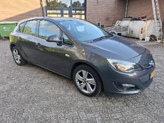 Opel Astra Astra 1.4  sport VERKOCHT Apk 2027 inruiler 167000km picture 5