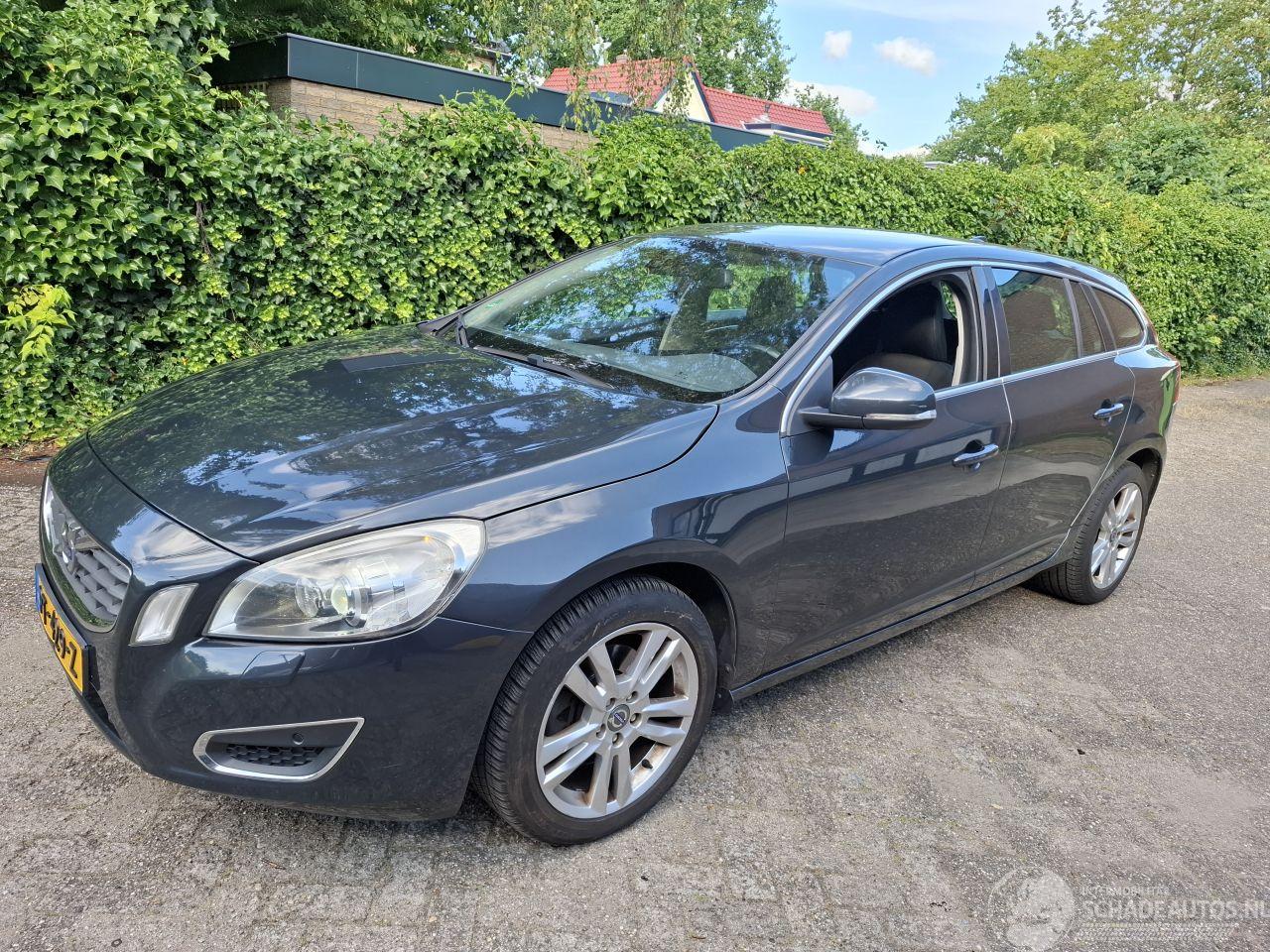 Volvo V-60 V60 T3 trekhaak 2013geen schade fijne auto vakantieklaar