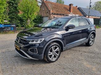 Voiture accidenté Volkswagen T-Roc 1.5 TSI Aut. 75 Edition Led 2023/1