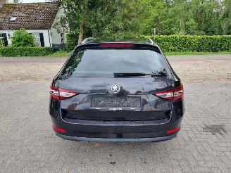 Skoda Superb 1.6 TDI DSG Aut. Leder Navi Stoeverver. picture 4