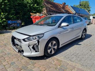 Vaurioauto  passenger cars Hyundai Ioniq EV Premium Schuifdak Leder Stoelverw 2018/2