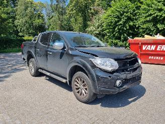 Coche accidentado Mitsubishi L-200 2.4 DI-D Aut Double Cab 2016/5