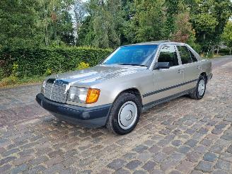 Voiture accidenté Mercedes E-klasse 250d Aut. W124 Schuifdak 1989/6