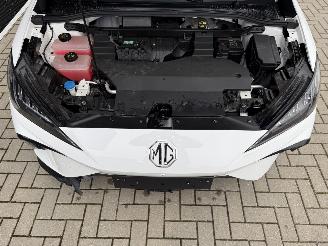 MG MG4 Electric Luxury 64kWh 204PK Aut. picture 42