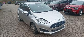 damaged passenger cars Ford Fiesta 1.5-TDCI Airconditioning stoelverwarming CruiseControl Parkeersensoren 2016/6