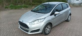 Schadeauto Ford Fiesta 1.5-Diesel 75pk Airco Stoelverwarming leren stuurwiel Led koplampen Pdc Control 2016/6