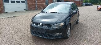 Vaurioauto  passenger cars Volkswagen Polo 1.4 TDI DPF Euro6 Climatecontrol Frontradar-Remasist Stoelverwarming Regensensor leren stuurwiel mistlampen Elektrische ramen Elektrische-spiegels met verwarming Centrale vergrendeling met afstandsbediening Start-Stop systeem Radio usb 15 inch Velgen 2016/3