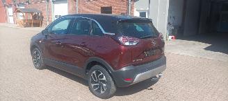 Opel Crossland 1.2 turbo 110pk Automaat Innovation Navigatie Led-Koplampen Led-Achterlichten Stoelverwarming stuurwiel met verwarming Voorruit met verwarming Privacy glas Climatecontrol Dimmende binnenspiegel Parkeersensoren voor en achter Trekhaak 16-inch velgen Mistla picture 3