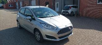 uszkodzony samochody osobowe Ford Fiesta 1.5-Diesel 75pk euro-6 Airconditioning Stoelverwarming leren stuurwiel met radio bediening Elektrische ramen Elektrische-inklapbare buitenspiegels Led koplampen led spiegel verlichting Parkeersensoren voor en achter 2016/6