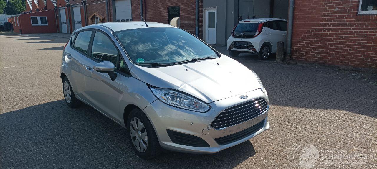 Ford Fiesta 1.5-Diesel 75pk euro-6 Airconditioning Stoelverwarming leren stuurwiel met radio bediening Elektrische ramen Elektrische-inklapbare buitenspiegels Led koplampen led spiegel verlichting Parkeersensoren voor en achter