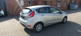 Ford Fiesta 1.5-Diesel 75pk euro-6 Airconditioning Stoelverwarming leren stuurwiel met radio bediening Elektrische ramen Elektrische-inklapbare buitenspiegels Led koplampen led spiegel verlichting Parkeersensoren voor en achter picture 4