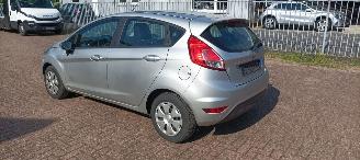 Ford Fiesta 1.5-Diesel 75pk euro-6 Airconditioning Stoelverwarming leren stuurwiel met radio bediening Elektrische ramen Elektrische-inklapbare buitenspiegels Led koplampen led spiegel verlichting Parkeersensoren voor en achter picture 6