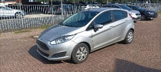 damaged passenger cars Ford Fiesta 1.5-Diesel Airconditioning Stoelverwarming leren stuurwiel Led verlichting Parkeersensoren voor en achter Elektrische inklapbare buitenspiegels met verwarming Centrale vergrendeling met afstandsbediening Start-Stop 2016/6
