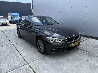 Schadeauto BMW 3-serie 318i Centennial Executive NAVI - CLIMA - PDC 2017/1