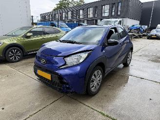 Schadeauto Toyota Aygo X- 1.0 VVT-i MT PLay CAMERA-PDC 2025/9