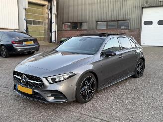 krockskadad bil auto Mercedes A-klasse 200 AMG Pakket Pano Sfeerverlichting 2019/3