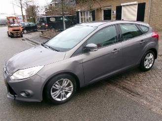 Schadeauto Ford Focus 1.0 LEASE TREND AIRCO 5 DEURS 2012/3